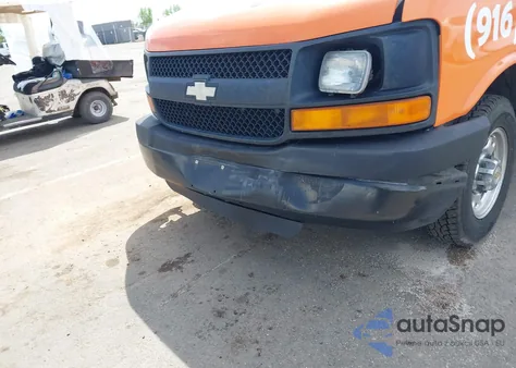 2004 Chevrolet Express z USA, uszkodzony, nr VIN 1GCGG25V241245876